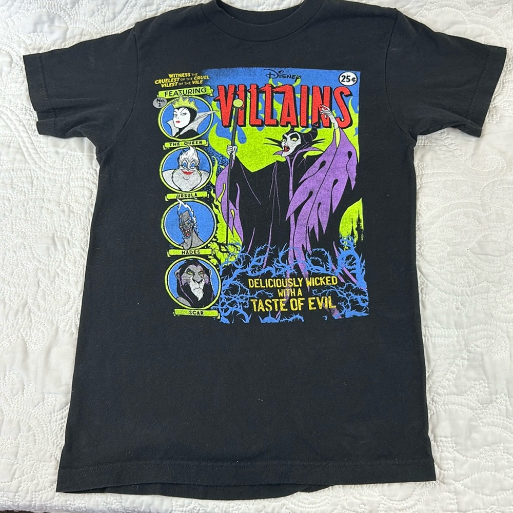 Disney Villains t shirt women’s XS